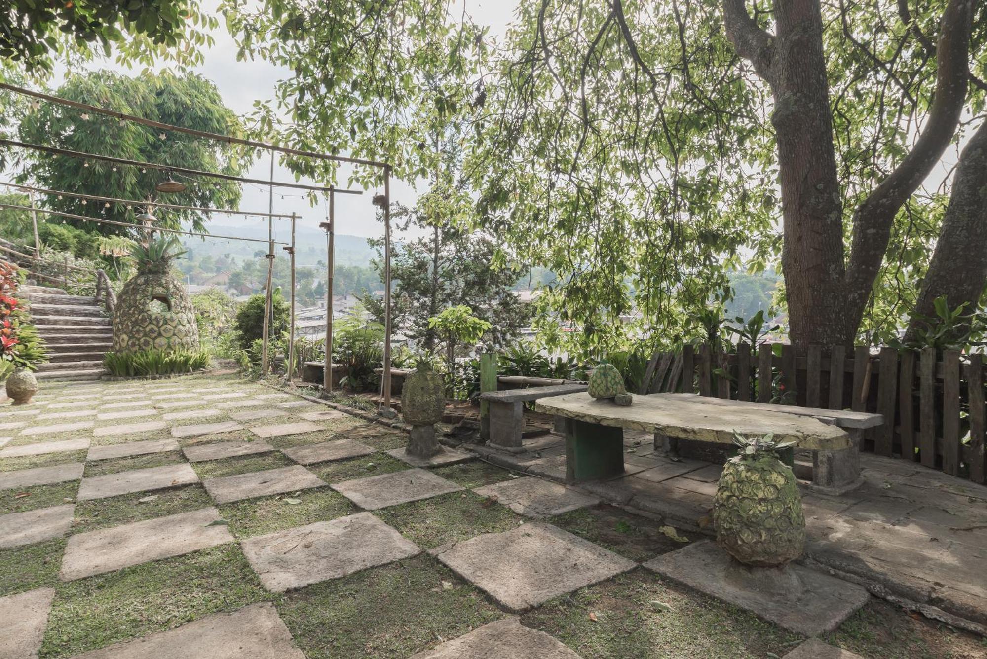 Urbanview D'pineapple Ciater By Reddoorz Hotel Subang