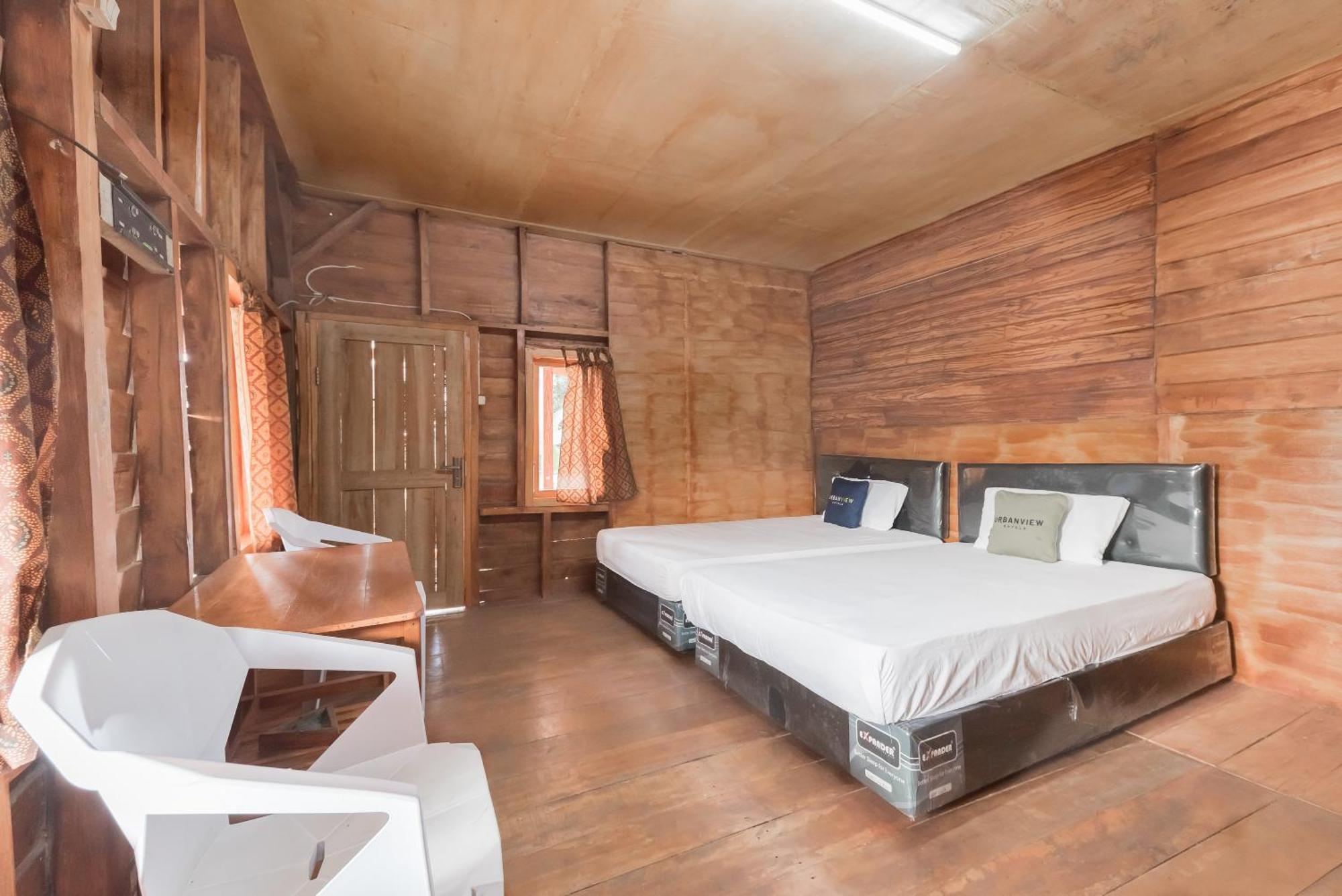 Urbanview D'pineapple Ciater By Reddoorz Hotel