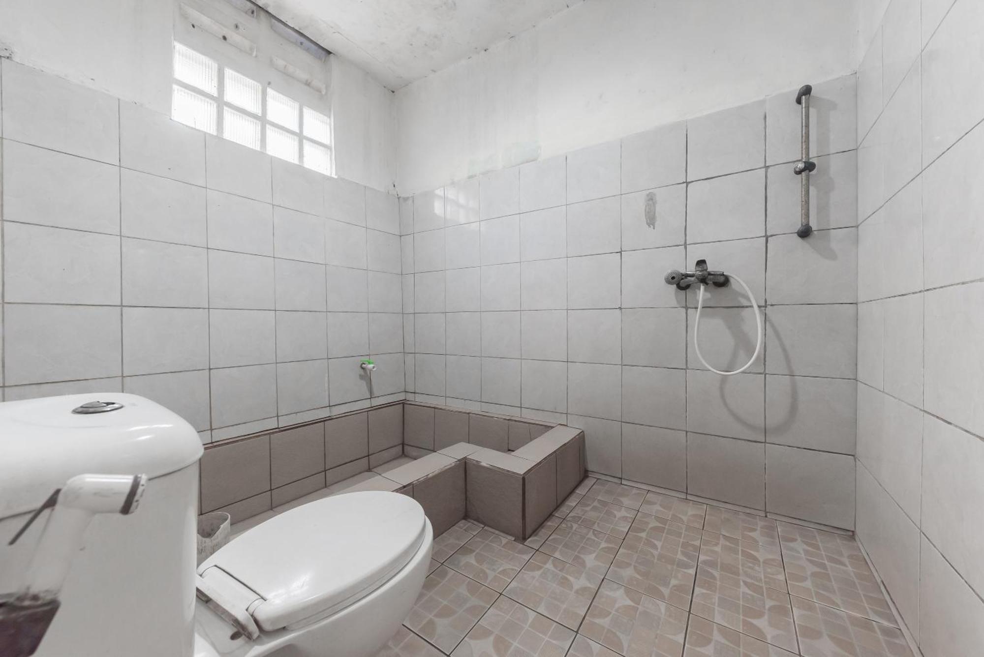 Hotel Urbanview D'pineapple Ciater By Reddoorz 3*
