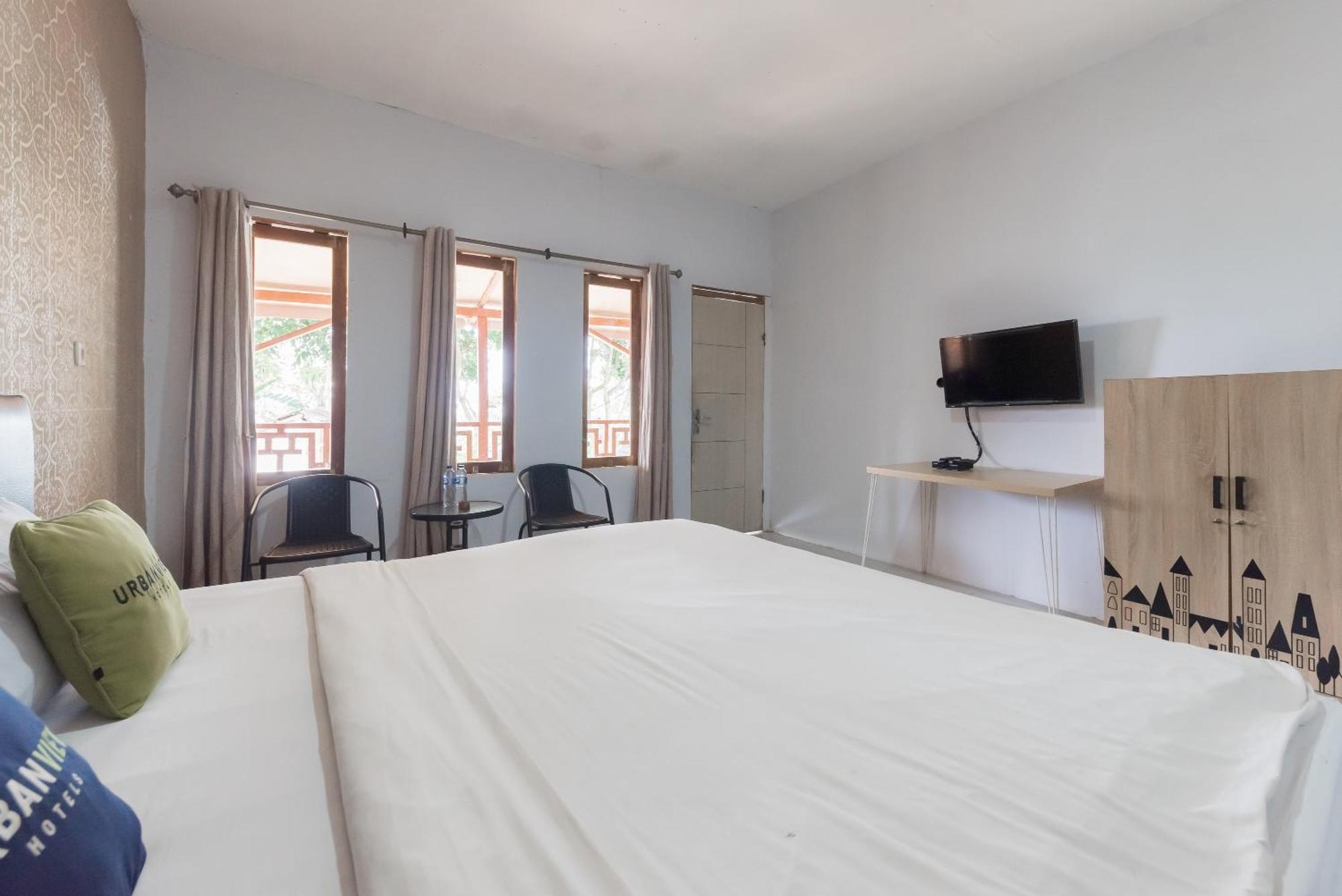 Urbanview D'pineapple Ciater By Reddoorz Hotel 3*