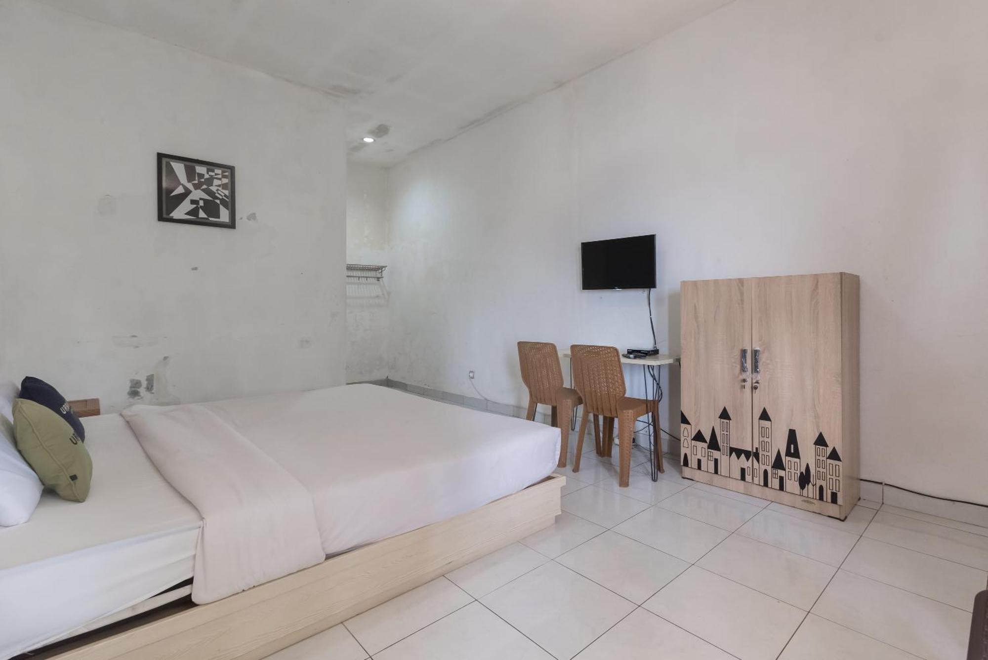 Urbanview D'pineapple Ciater By Reddoorz Hotel